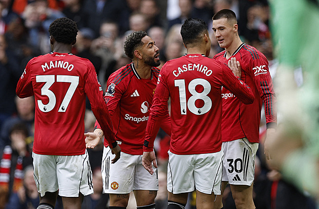 ONLINE: United ve šlágru s Liverpoolem znovu vede, večer hraje Tottenham