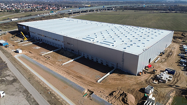 Spor o obří skladovací halu pro Rohlík končí, obec se stížností neuspěla