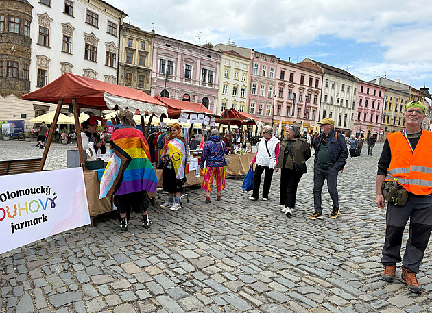 Duhový jarmark v Olomouci řešil i církev. Policisté zasahovali kvůli pokřikům