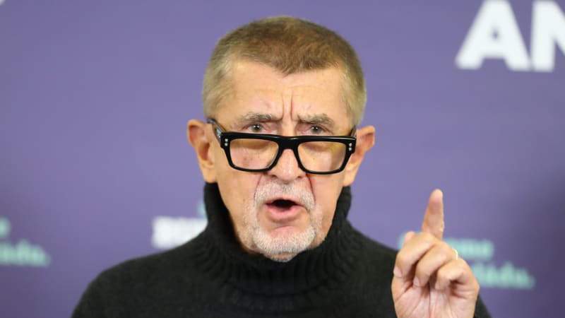 Absurdní divadlo, popsali experti jednání s Babišem. Schůzku k přesunu agend opustili předčasně