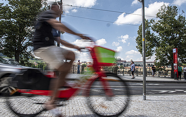 Dopravní nehodu loni v Praze zavinilo 24 ebikerů, počet kolizí celkově roste