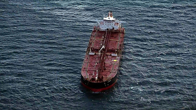 Britové se v Lamanšském průlivu zmocnili tankeru z ruské stínové flotily