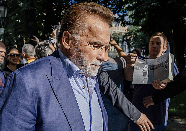 Schwarzenegger zavítal do Prahy. Za fotku s ním fanoušci zaplatí dvacet tisíc