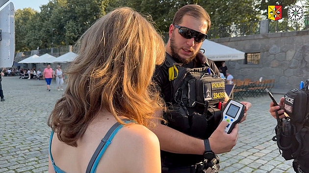 Policie v Praze testovala mladistvé na alkohol, dívce naměřila 3,35 promile