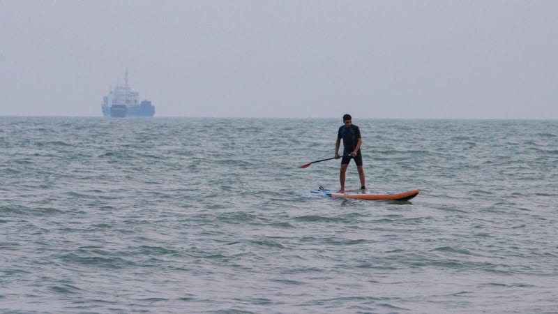 Čechy na paddleboardu odnesla bouře na otevřené moře. Záchranu komplikovala neznalost jazyků