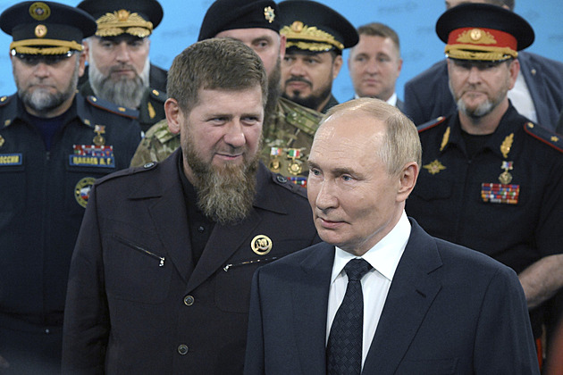 Jsme tví pěšáci, přísahá Kadyrov Putinovi. V realitě se do války zapojuje minimálně