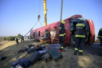 Při nehodě polského autobusu v Maďarsku zahynulo dvanáct lidí, uvedl premiér