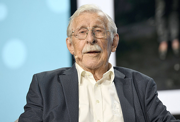Opa Werner ví, jak na to. Sociální sítě válcuje téměř devadesátiletý tiktoker